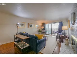 Photo #5: 332864214 Listing