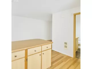 Photo #2: 333139985 Listing