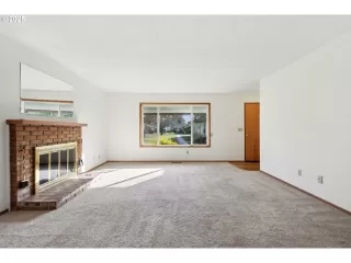 Photo #3: 333601231 Listing