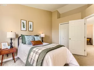 Photo #2: 333640855 Listing