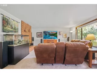 Photo #5: 334570327 Listing