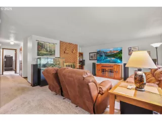 Photo #6: 334570327 Listing