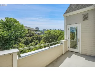 Photo #3: 334639731 Listing 