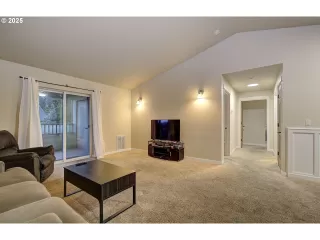 Photo #4: 335967630 Listing