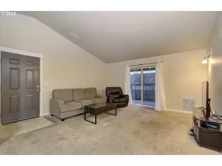 Photo #5: 335967630 Listing