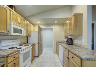 Photo #6: 335967630 Listing