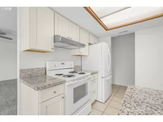 Photo #3: 336188634 Listing