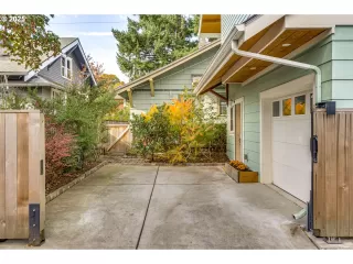 Photo #2: 336509363 Listing