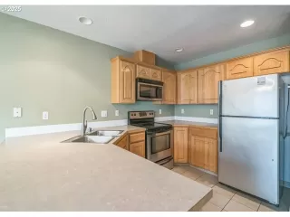 Photo #6: 336608797 Listing