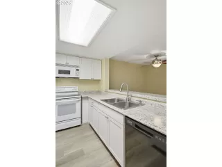 Photo #5: 337014076 Listing