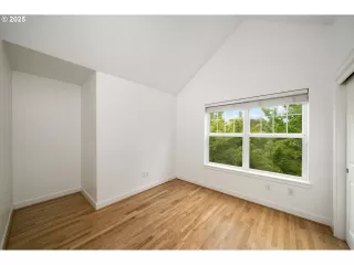 Photo #3: 337851572 Listing