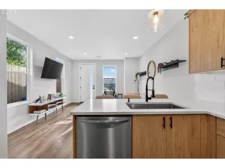 Photo #5: 337882984 Listing 