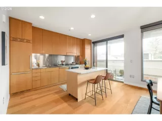 Photo #5: 337924533 Listing 