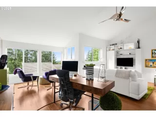 Photo #6: 337953943 Listing