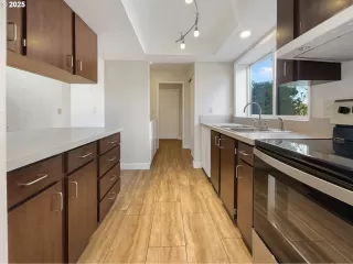 Photo #6: 338180337 Listing