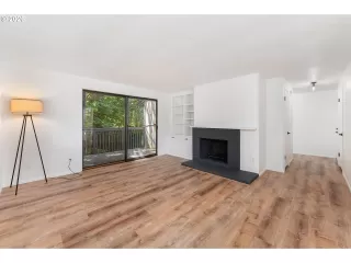 Photo #2: 338270665 Listing