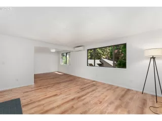 Photo #4: 338270665 Listing