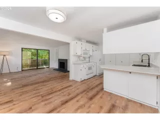 Photo #5: 338270665 Listing
