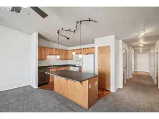 Photo #4: 338647188 Listing