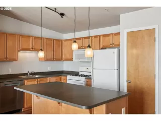 Photo #5: 338647188 Listing