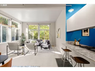 Photo #2: 338833280 Listing