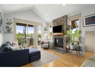 Photo #3: 339639630 Listing