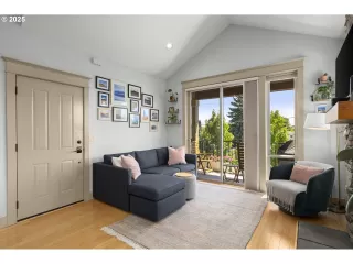 Photo #4: 339639630 Listing