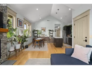 Photo #5: 339639630 Listing