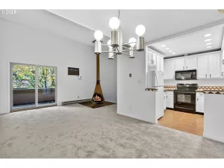 Photo #5: 340572642 Listing