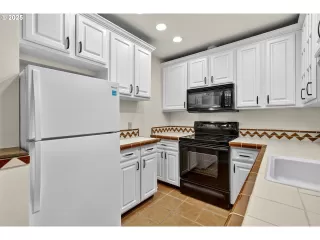 Photo #6: 340572642 Listing