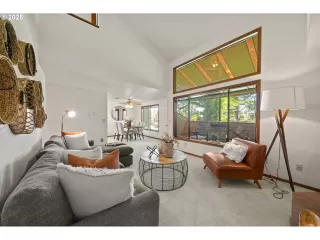 Photo #5: 341451863 Listing