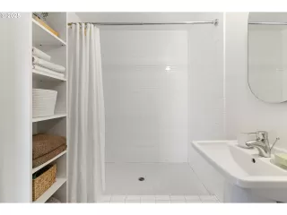 Photo #6: 341610530 Listing