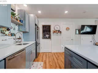 Photo #4: 343088659 Listing