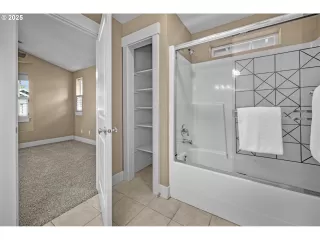 Photo #5: 344409313 Listing