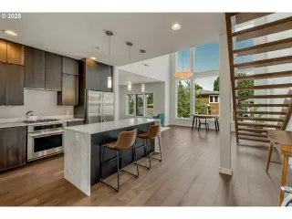 Photo #5: 345027877 Listing