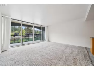 Photo #2: 346151762 Listing