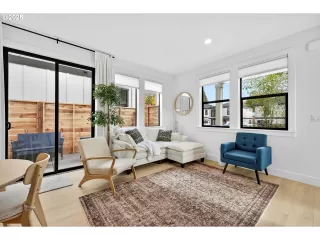 Photo #4: 347362125 Listing