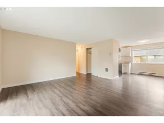 Photo #4: 347979571 Listing