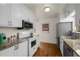 Photo #4: 348760928 Listing