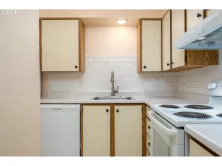 Photo #4: 349360373 Listing