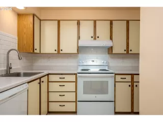 Photo #6: 349360373 Listing