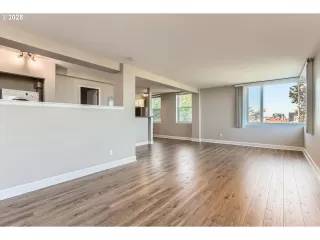 Photo #5: 349741373 Listing 