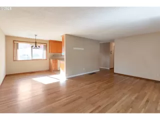 Photo #3: 350569823 Listing