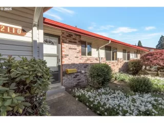 Photo #4: 350569823 Listing