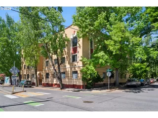 More Details about MLS # 350968962 : 2829 SE BELMONT ST 308