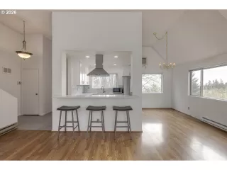 Photo #1: 351027307 Listing