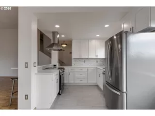 Photo #6: 351027307 Listing