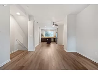 Photo #5: 351138048 Listing