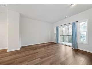 Photo #6: 351138048 Listing