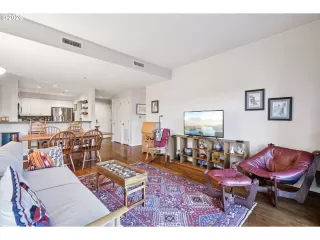 Photo #6: 351782272 Listing 